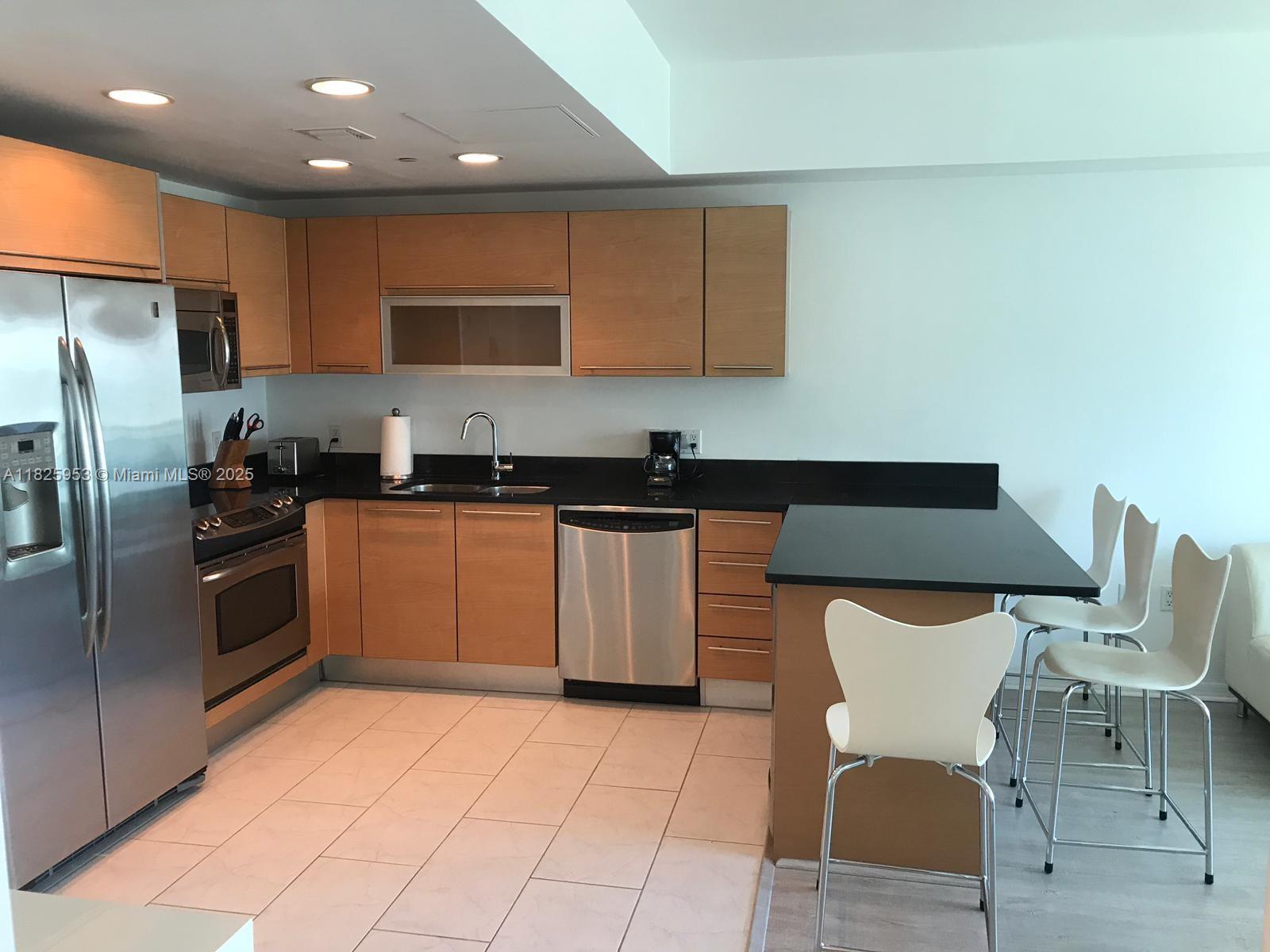 THE PLAZA 901 BRICKELL CO - Residential Lease