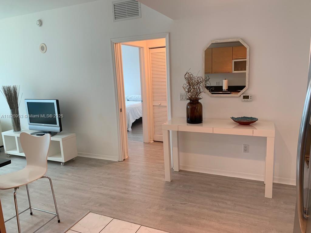 THE PLAZA 901 BRICKELL CO - Residential Lease