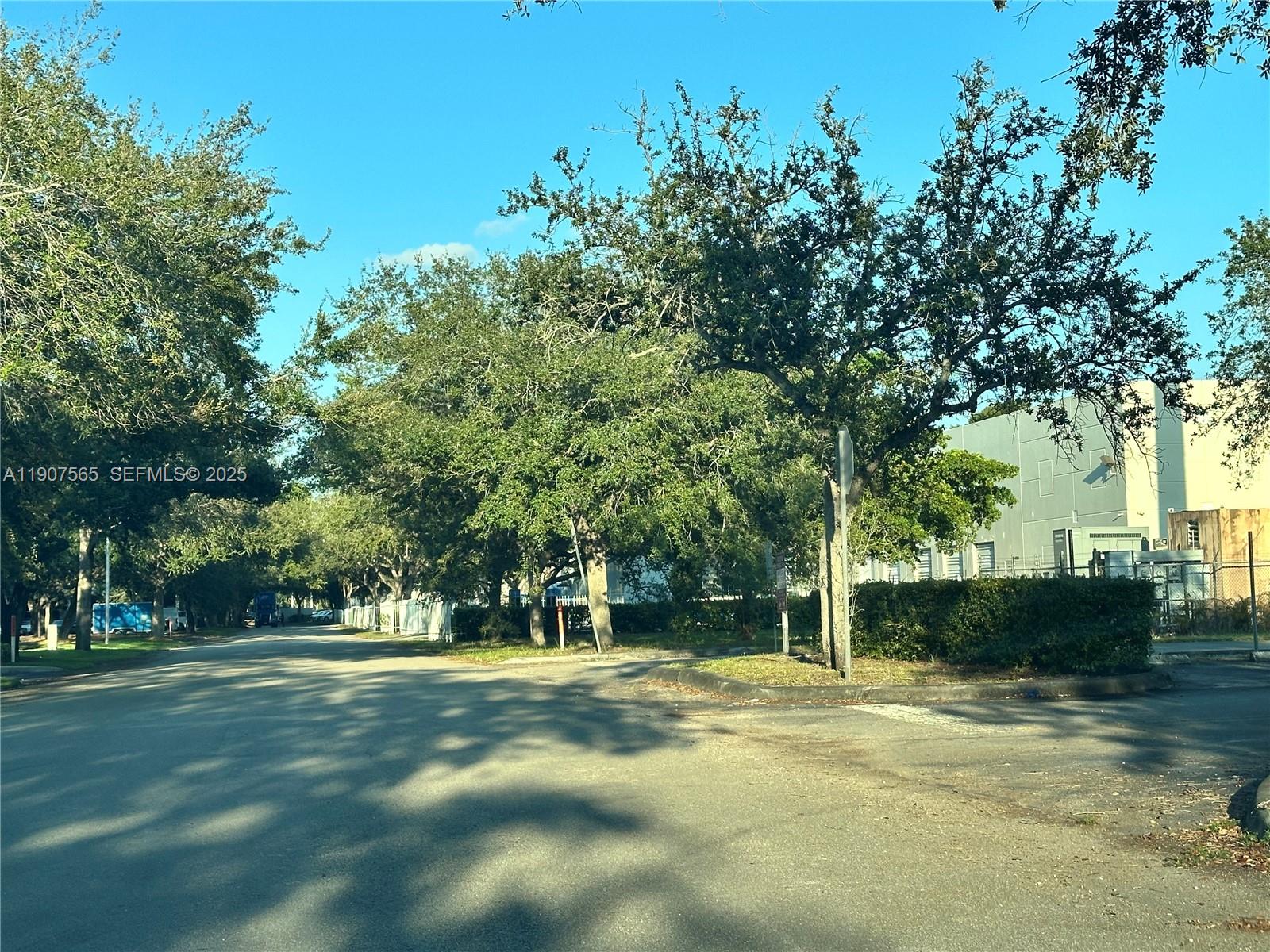 MIAMI LAKES IND PARK SEC - Commercial Sale