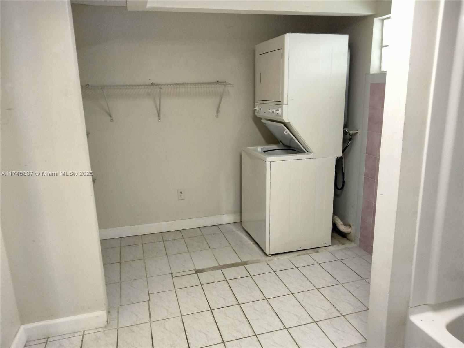 HOLLYWOOD SOUTH SIDE ADD - Residential Lease