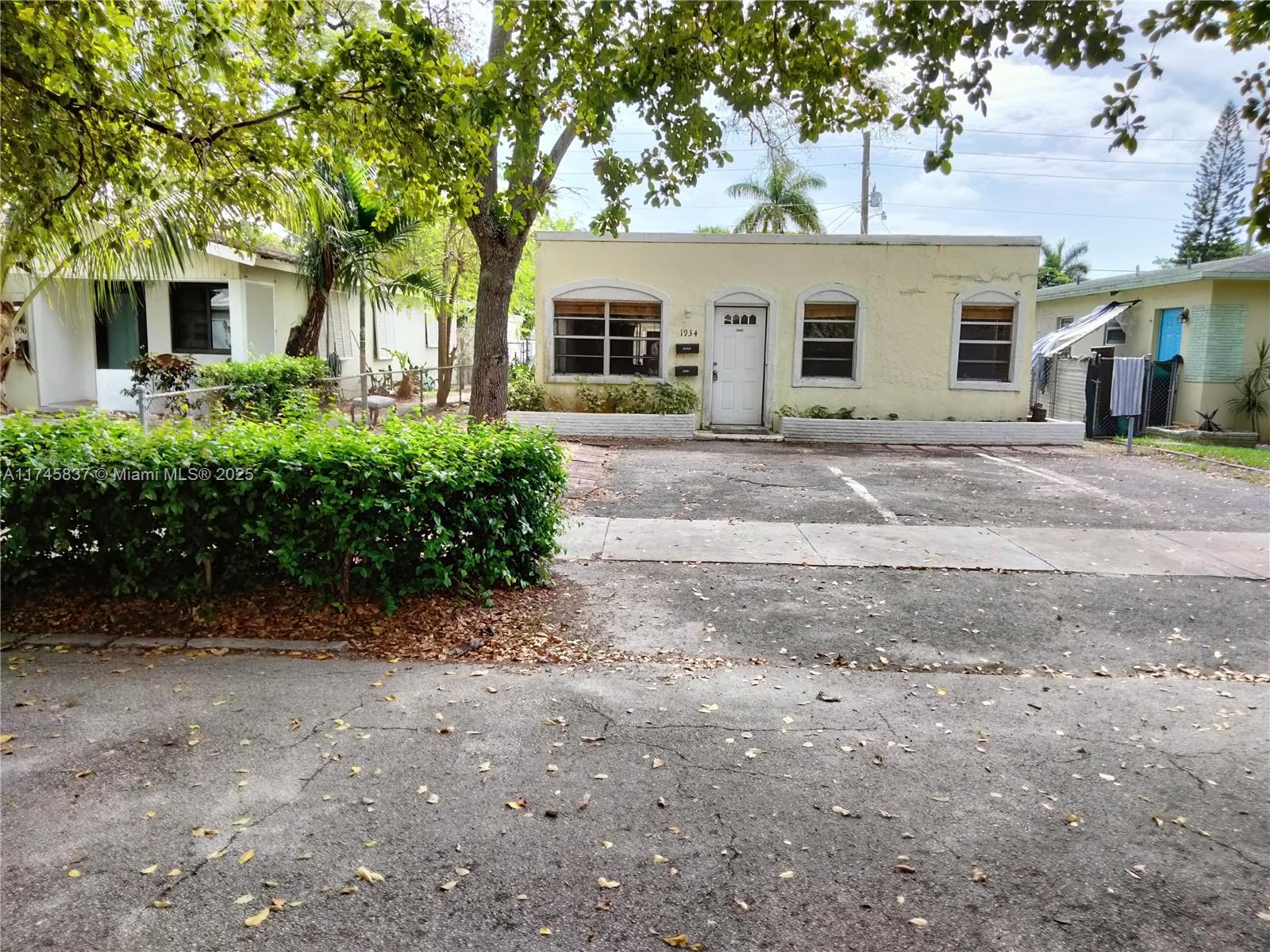 HOLLYWOOD SOUTH SIDE ADD - Residential Lease