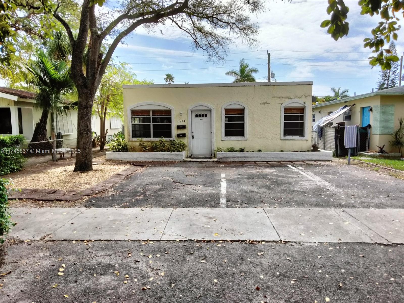 HOLLYWOOD SOUTH SIDE ADD - Residential Lease