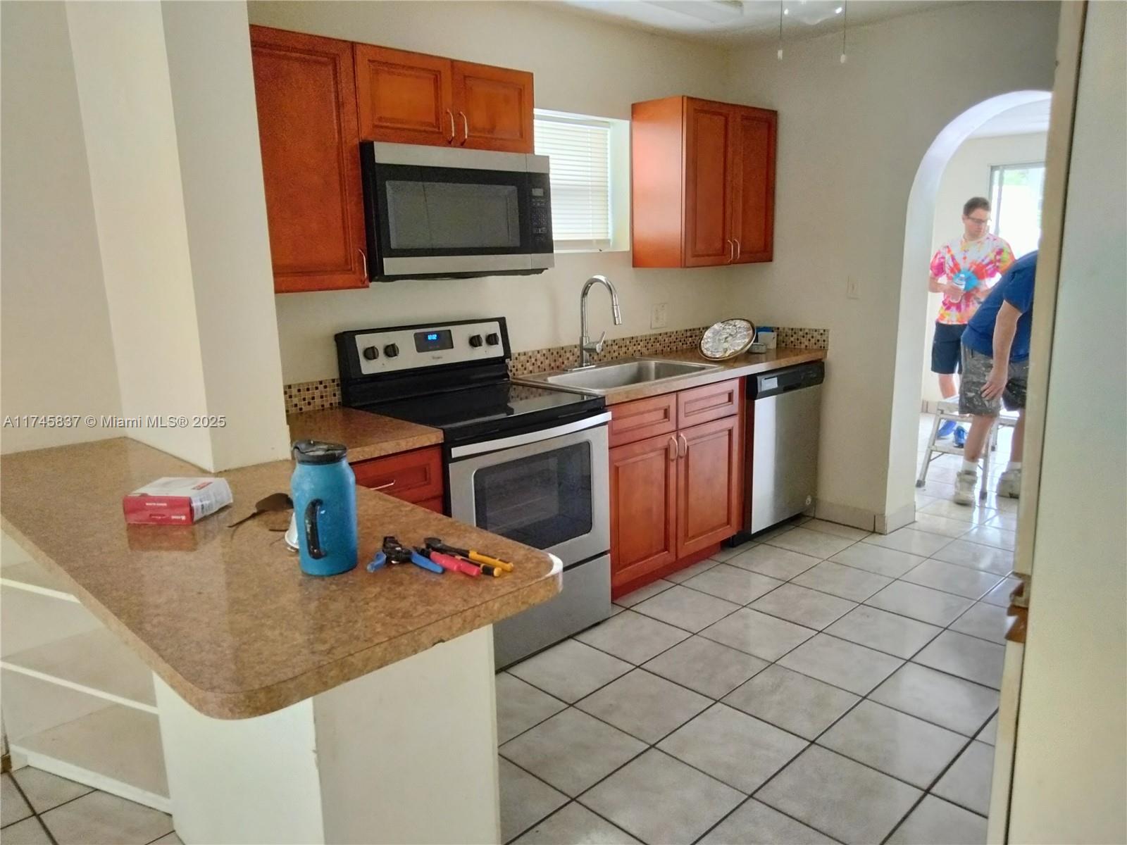HOLLYWOOD SOUTH SIDE ADD - Residential Lease