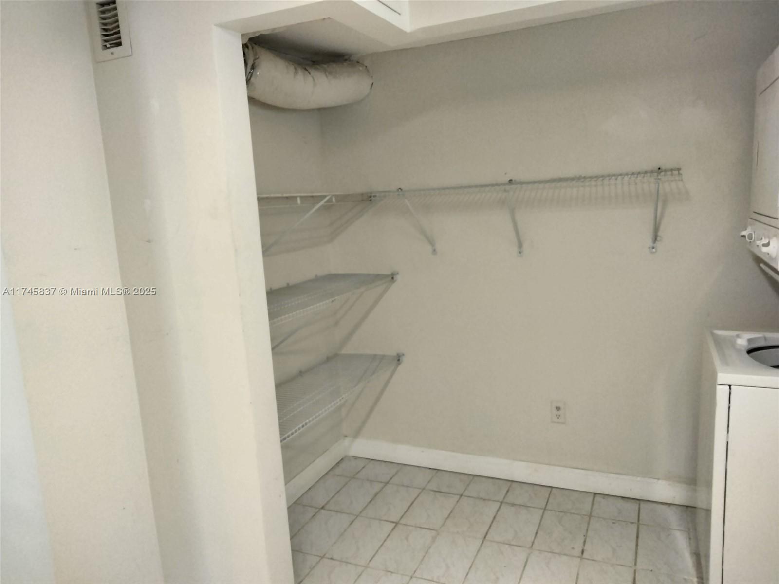 HOLLYWOOD SOUTH SIDE ADD - Residential Lease