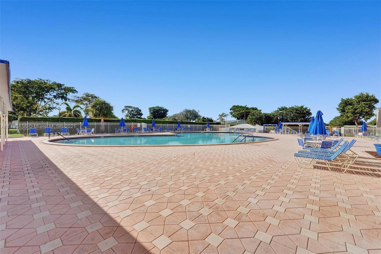 LAUDERDALE WEST 4 CONDO - Residential