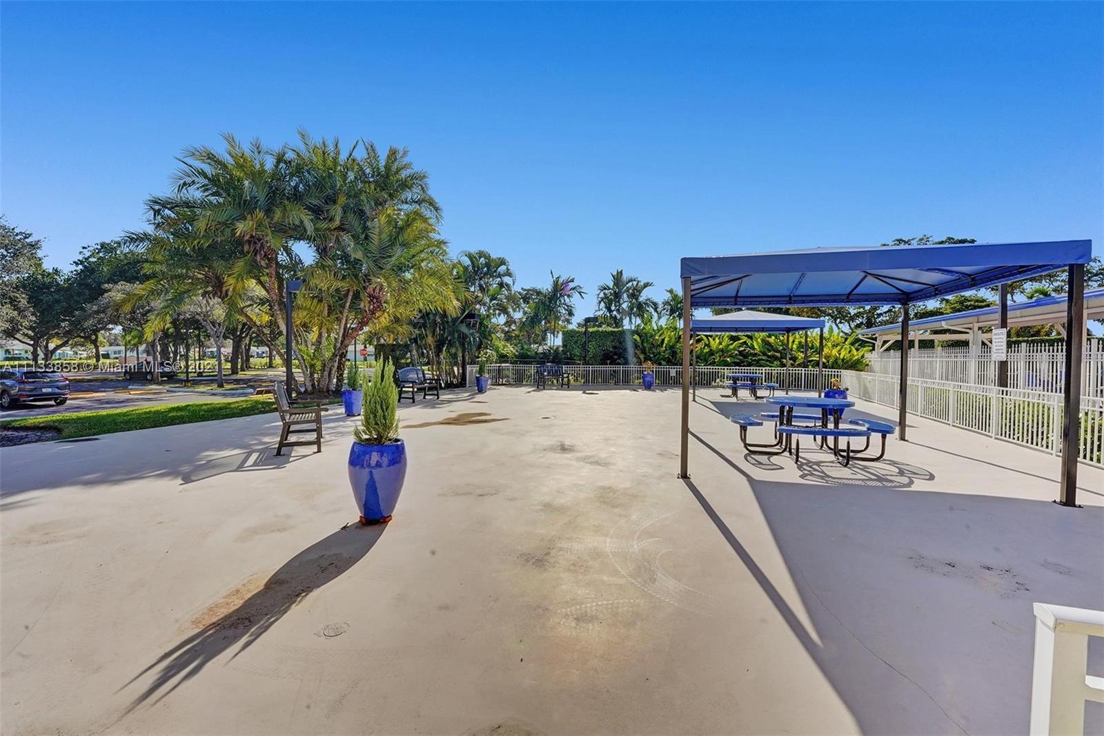 LAUDERDALE WEST 4 CONDO - Residential