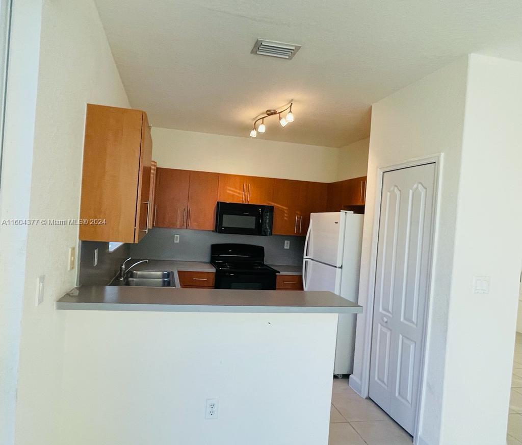 TOWNS AT SEASCAPE - Residential Lease