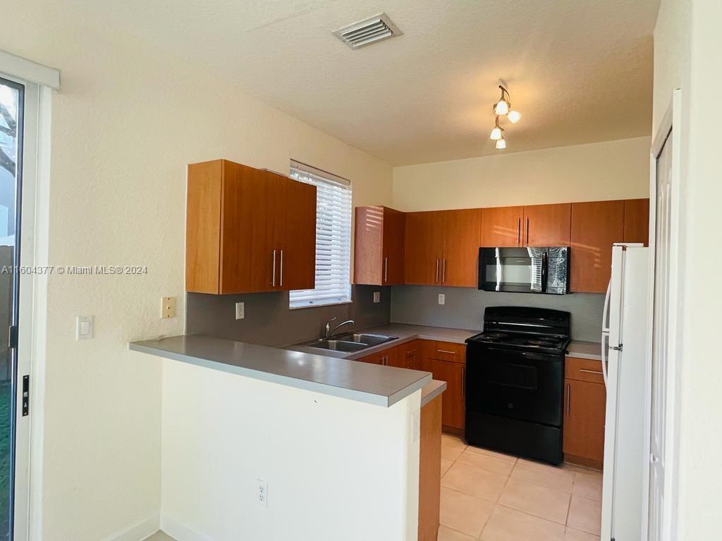 TOWNS AT SEASCAPE - Residential Lease
