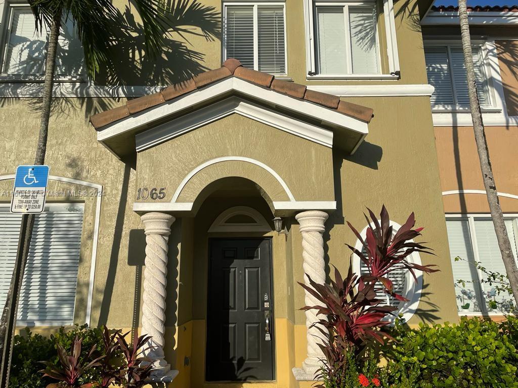 Great location, in sought after Seascape Community, featuring 3 Bedrooms, 3 Full Baths on a Corner.