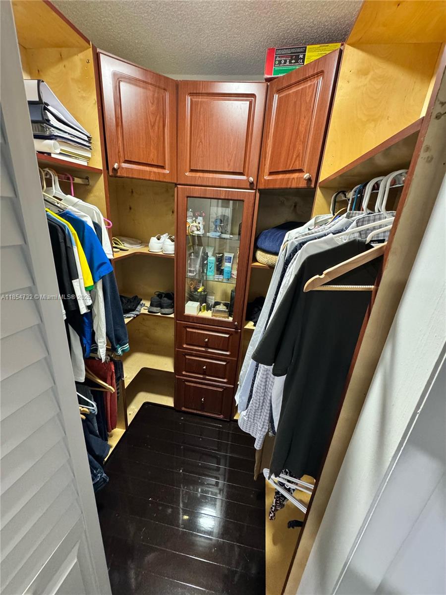 VALENCIA CONDO - Residential