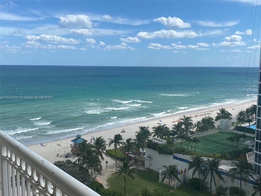 AVENTURA BEACH CLUB - Residential
