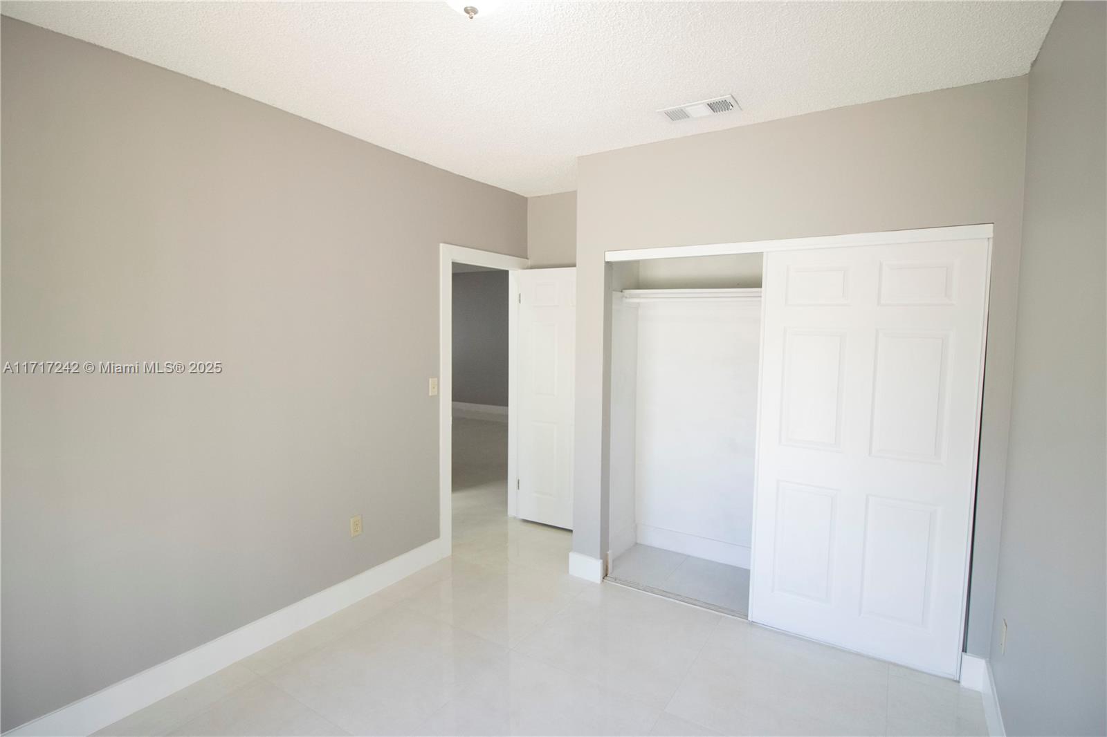 REALTY SECURITIES CORPPB - Residential Lease
