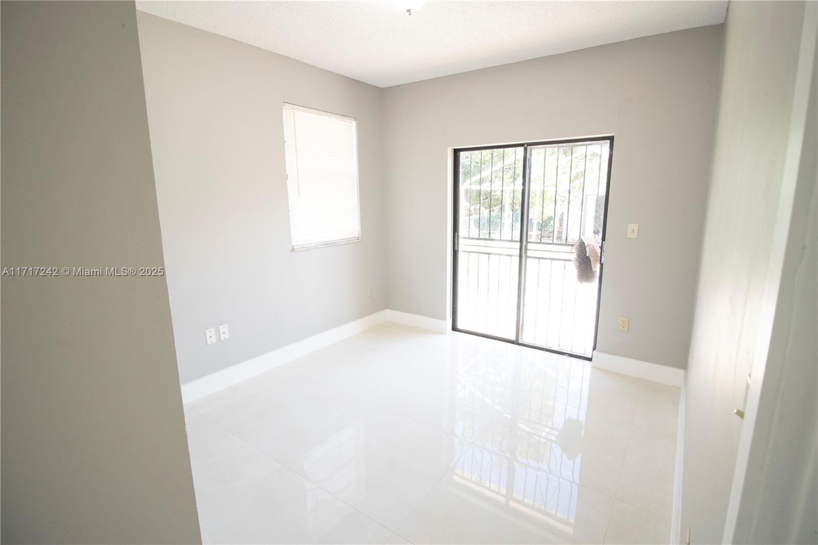 REALTY SECURITIES CORPPB - Residential Lease