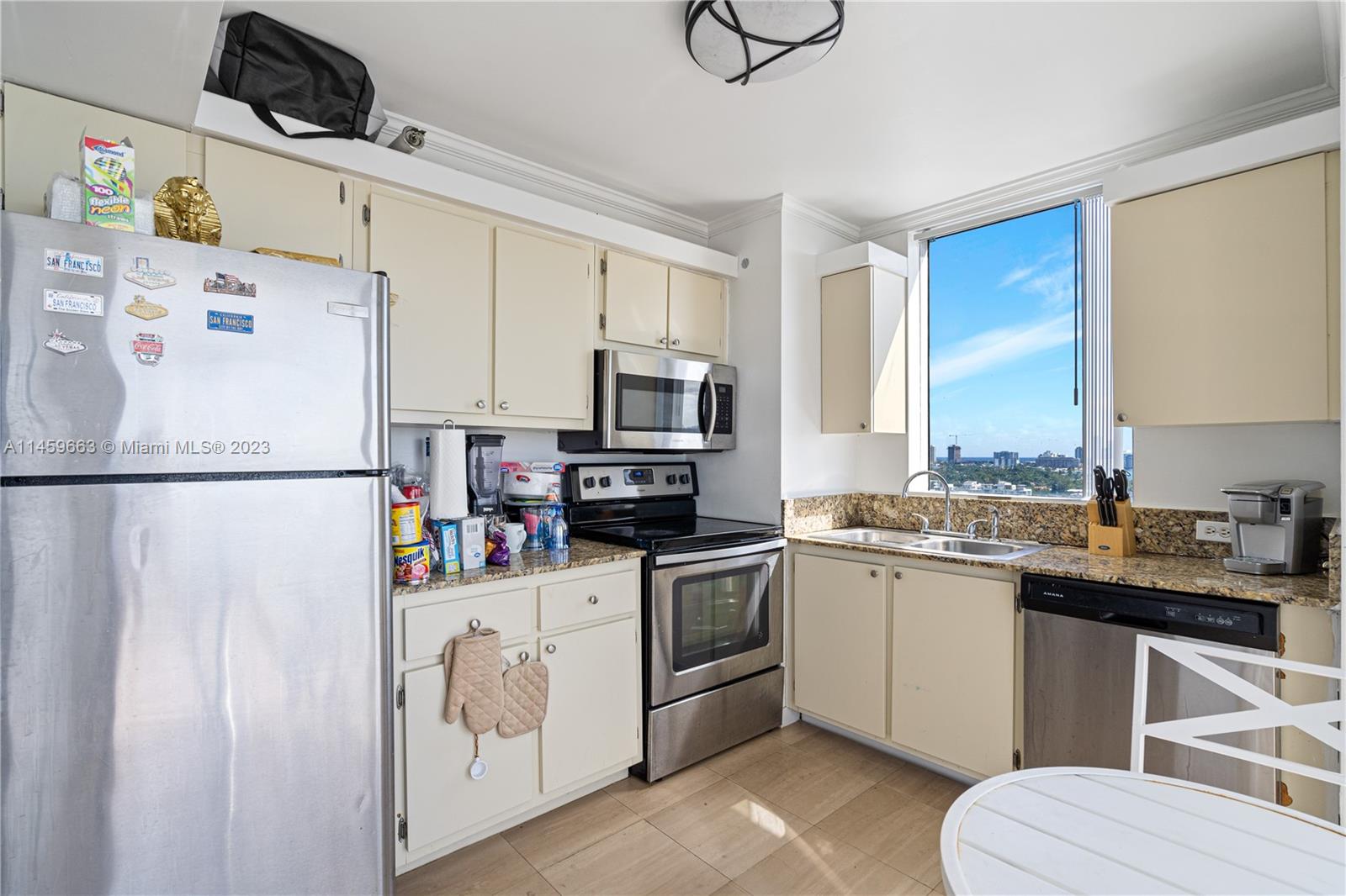 THE GRANDVIEW PALACE COND - Residential