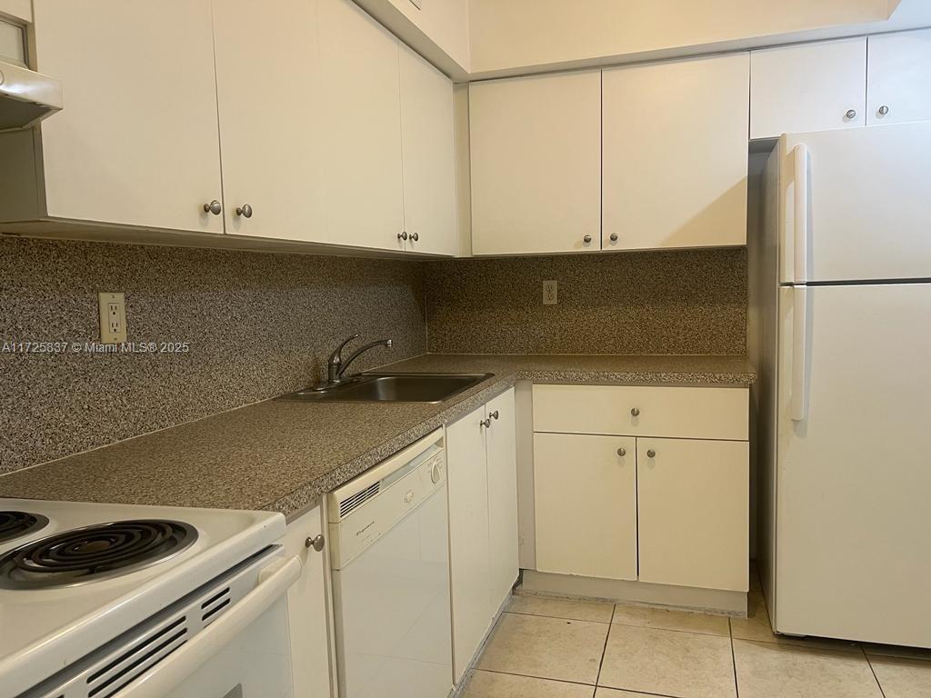 BAYVIEW PALMS CONDO - Residential