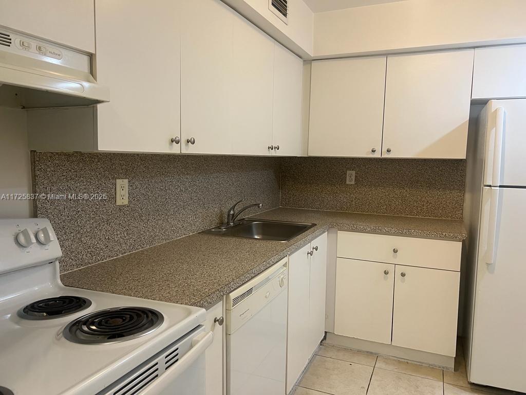 BAYVIEW PALMS CONDO - Residential
