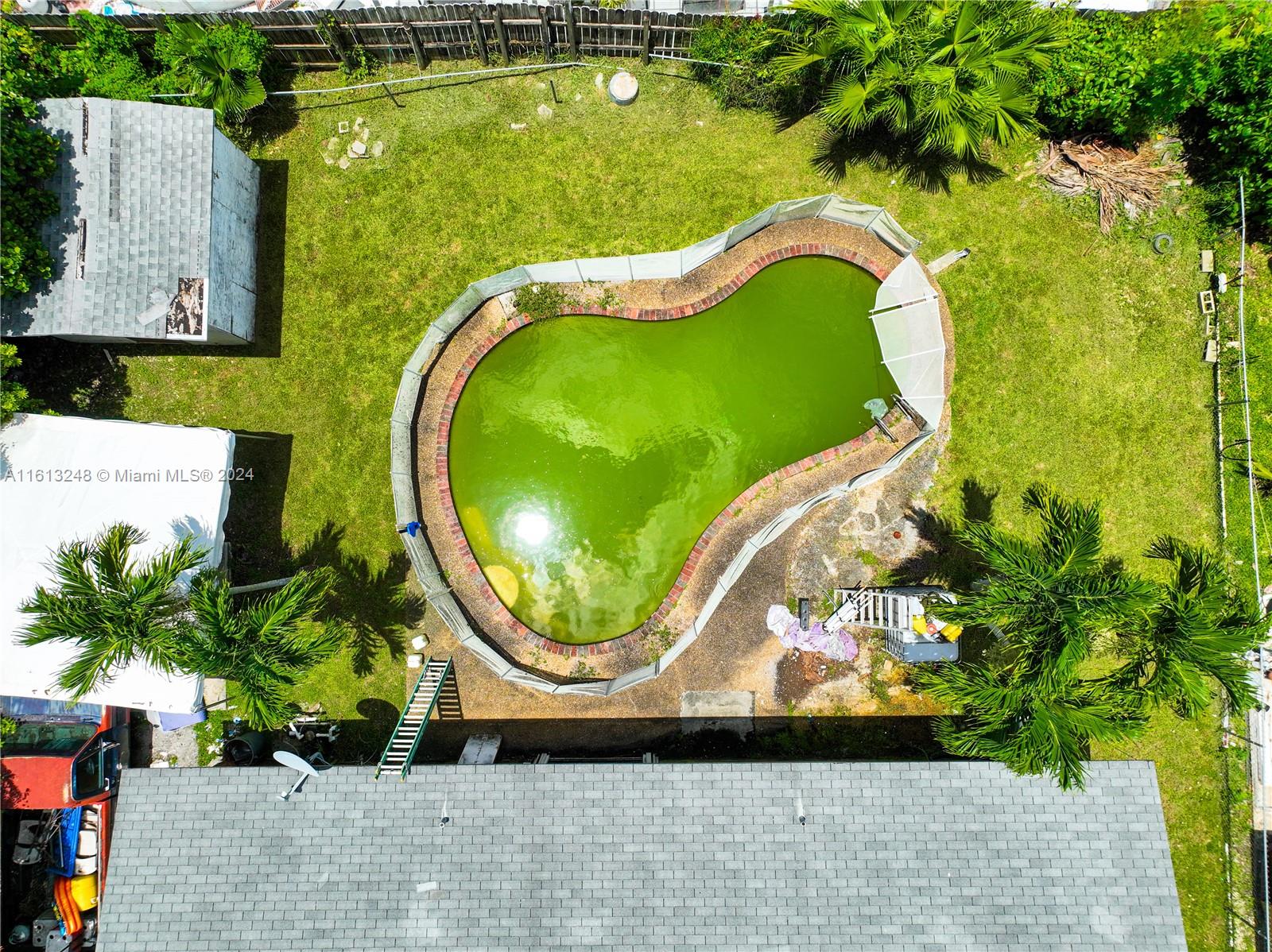 AVOCADO VILLAS - Residential