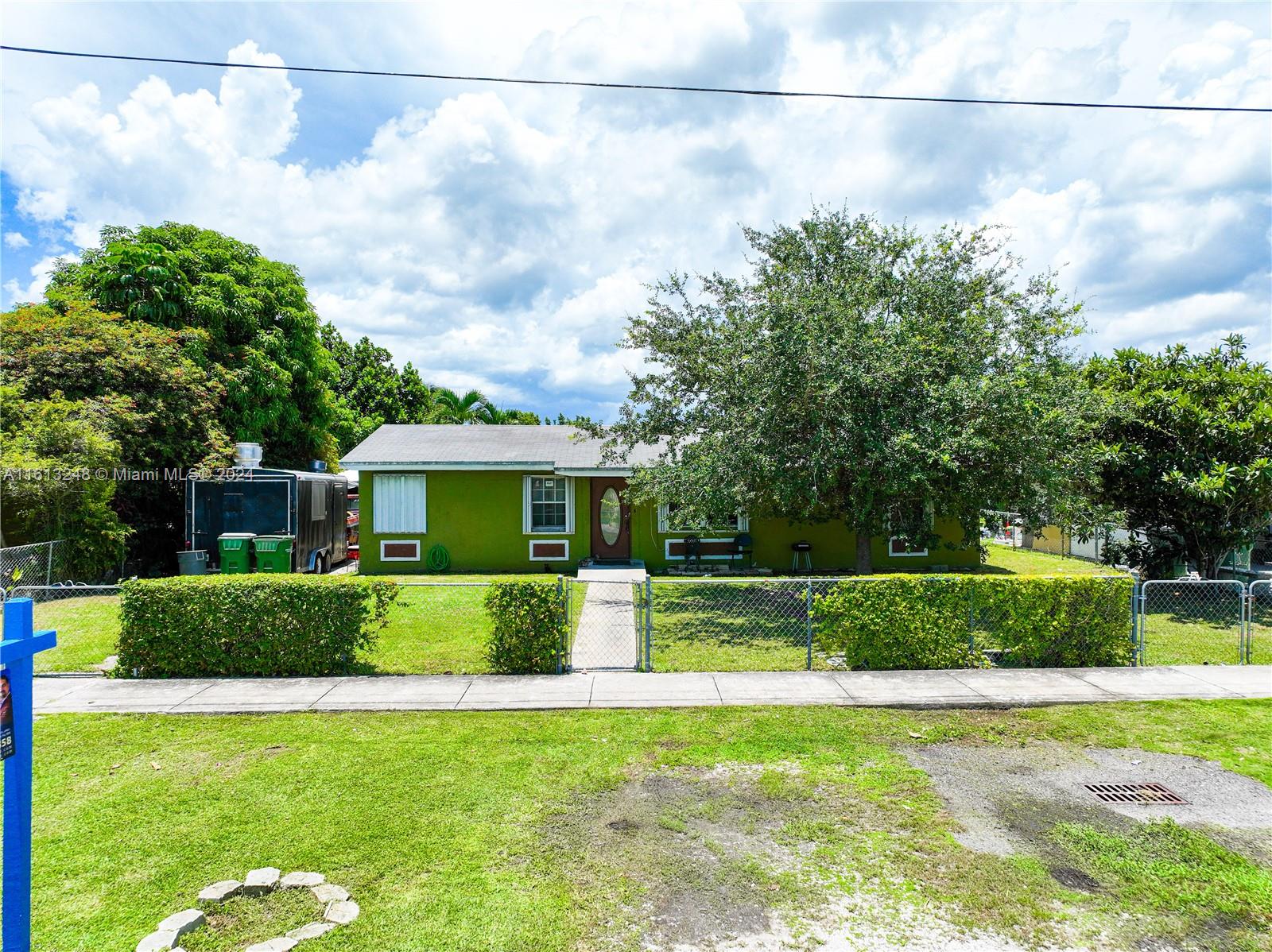 AVOCADO VILLAS - Residential