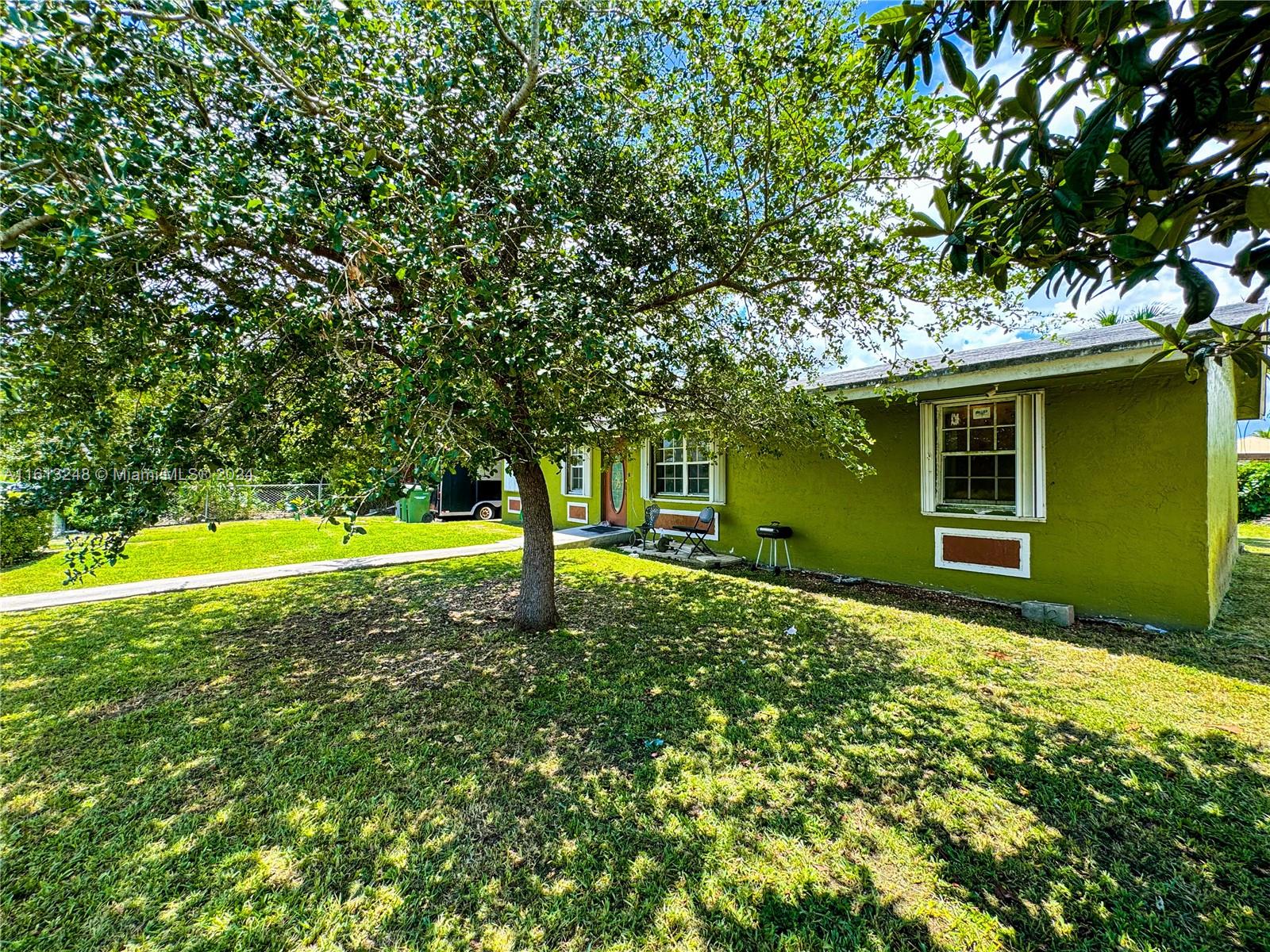 AVOCADO VILLAS - Residential
