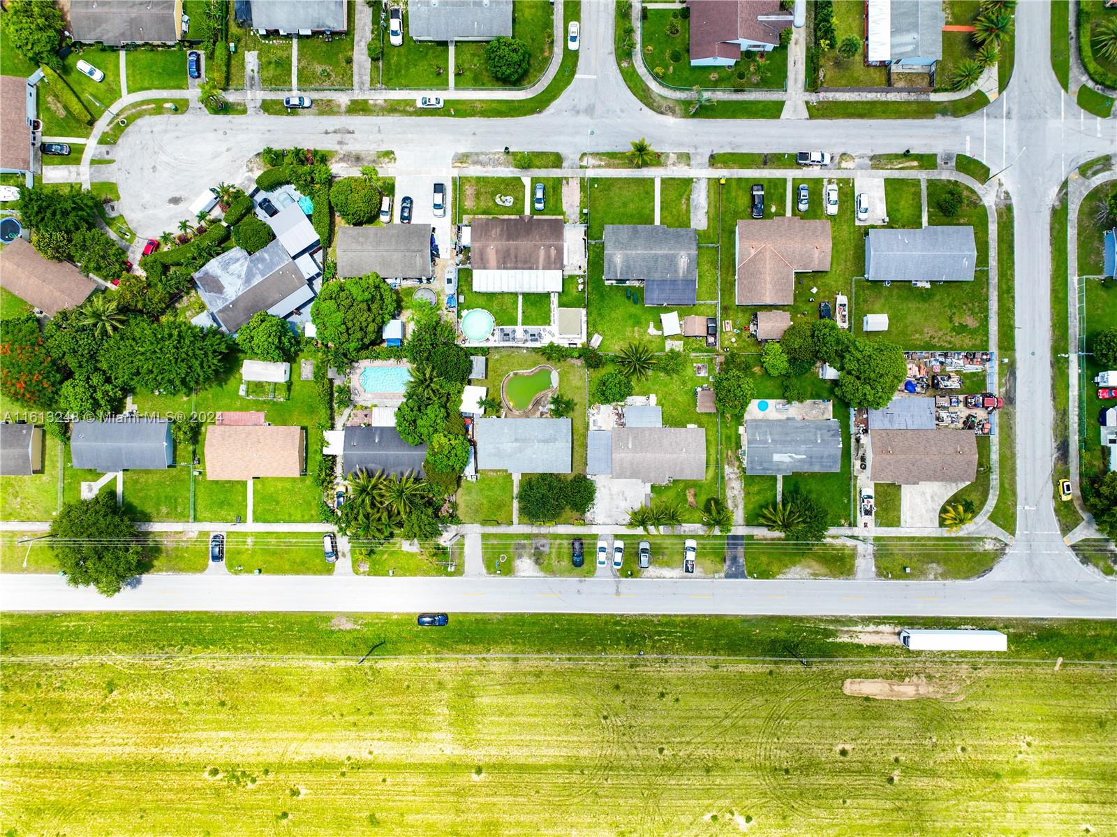 AVOCADO VILLAS - Residential