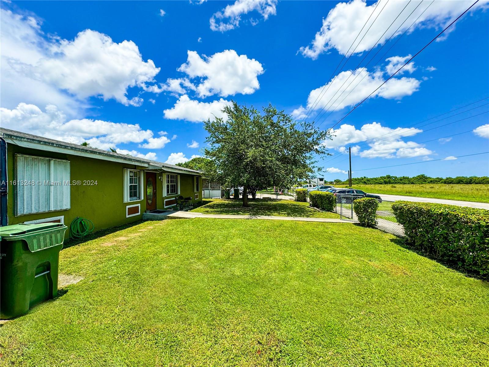 AVOCADO VILLAS - Residential