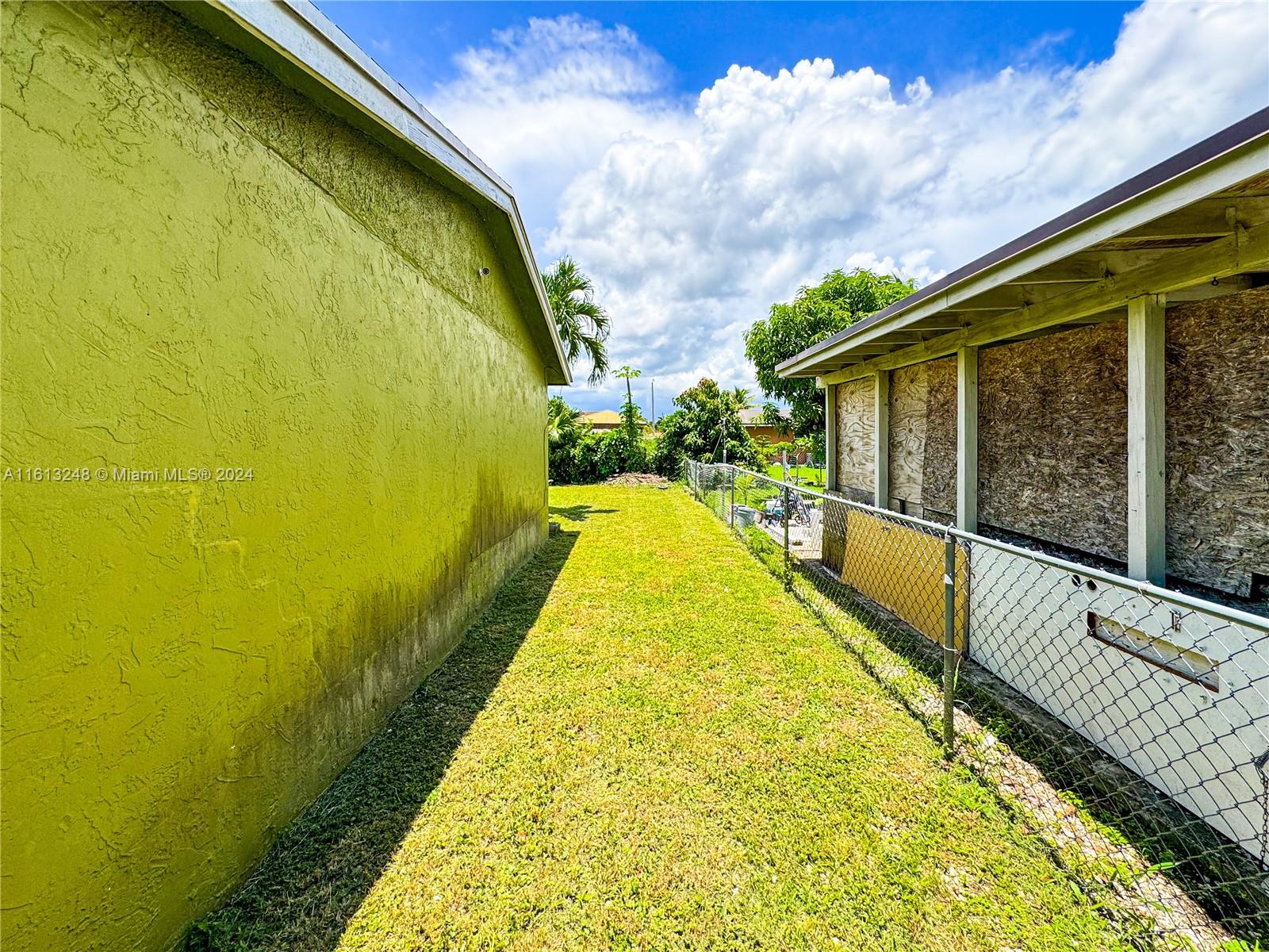 AVOCADO VILLAS - Residential