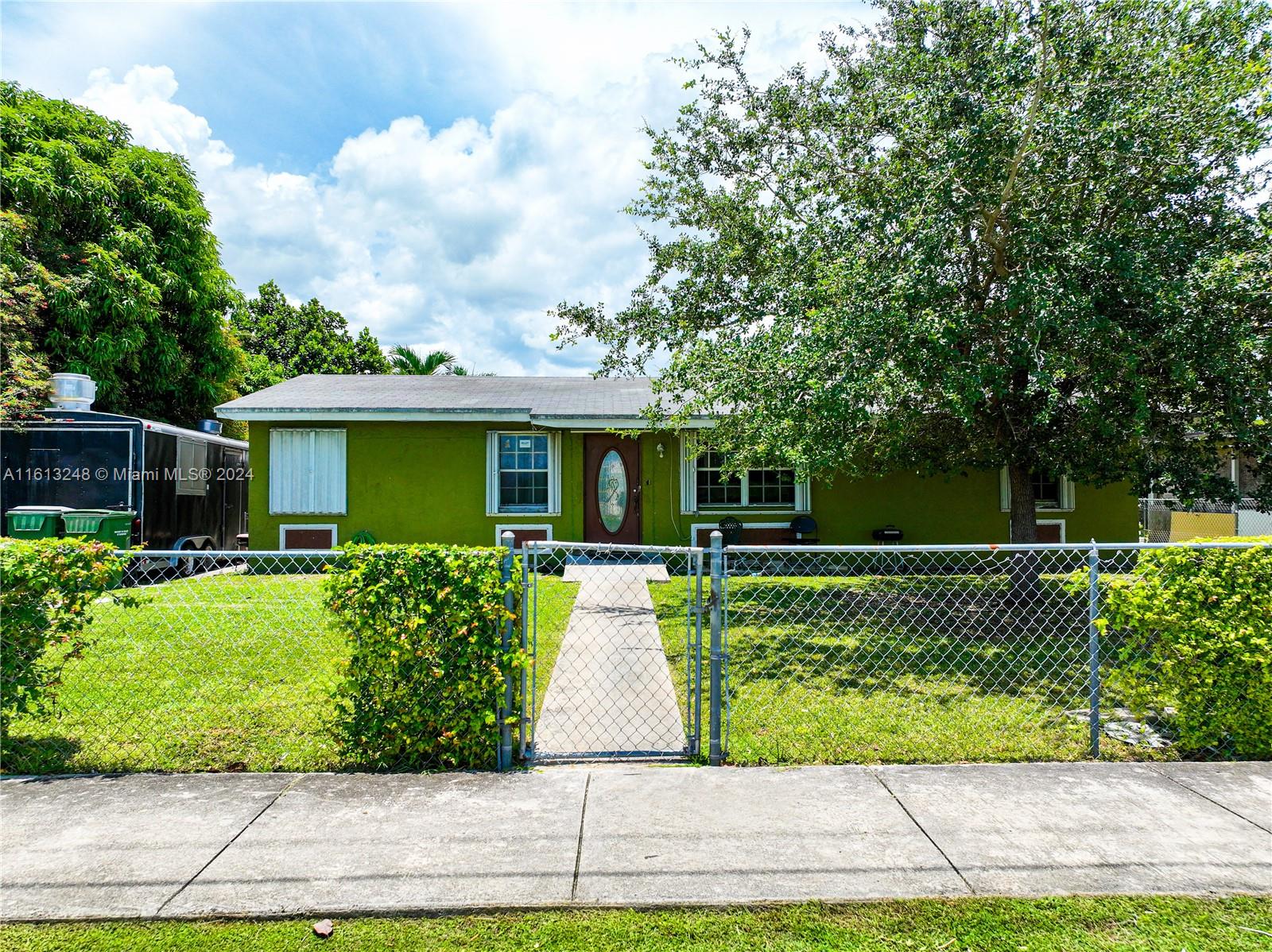 AVOCADO VILLAS - Residential