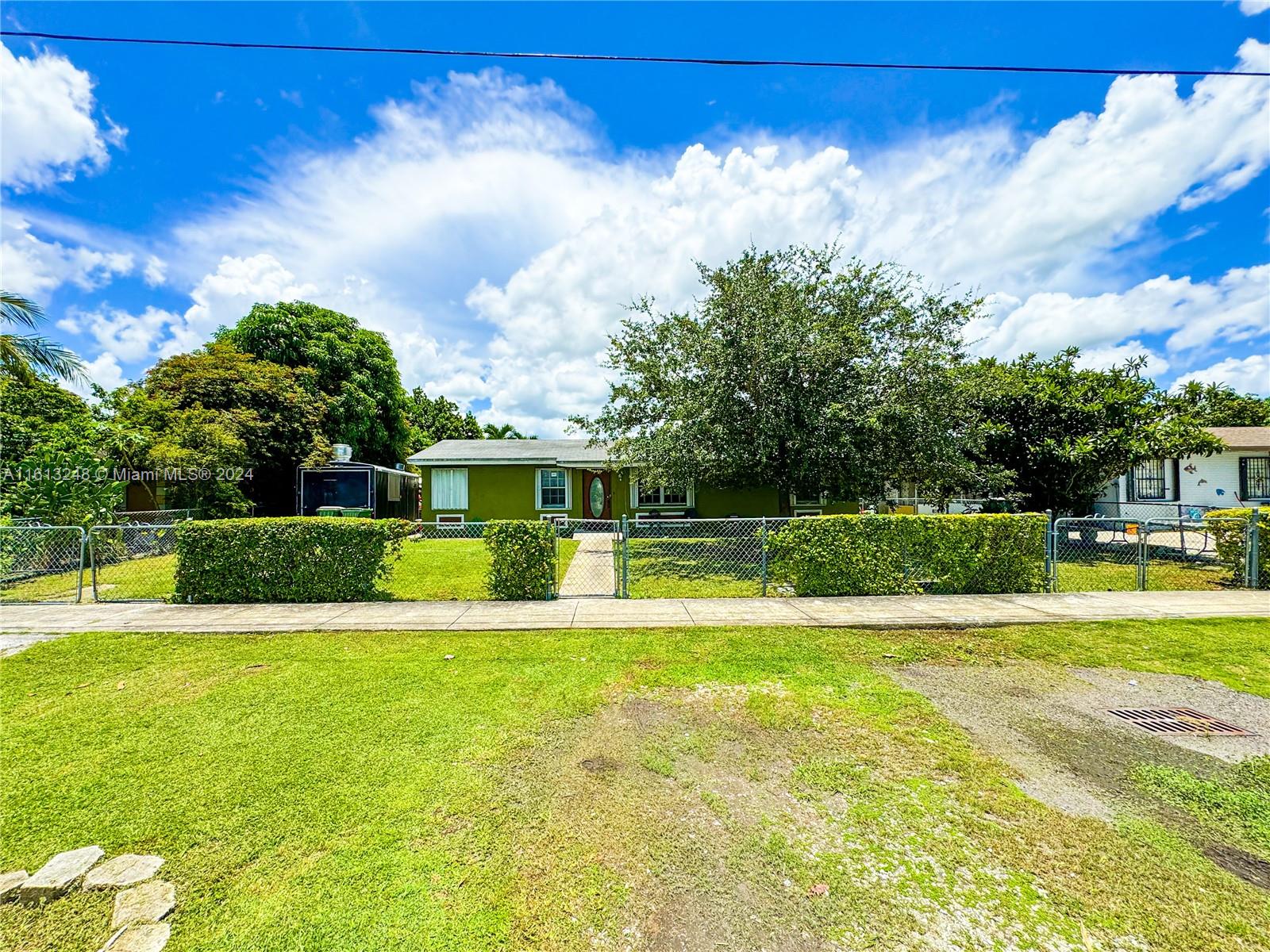 AVOCADO VILLAS - Residential