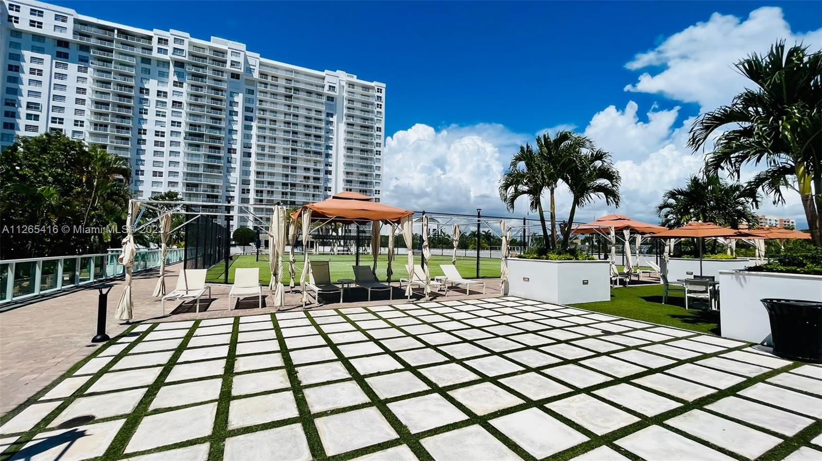 ADMIRALS PORT CONDO-EAST - Residential