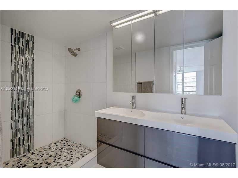 ADMIRALS PORT CONDO-EAST - Residential