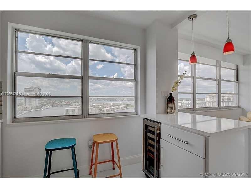 ADMIRALS PORT CONDO-EAST - Residential
