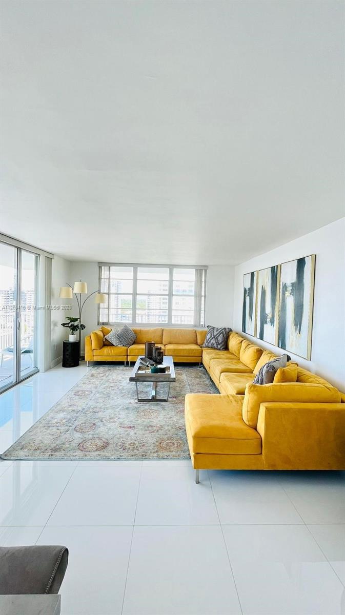 ADMIRALS PORT CONDO-EAST - Residential