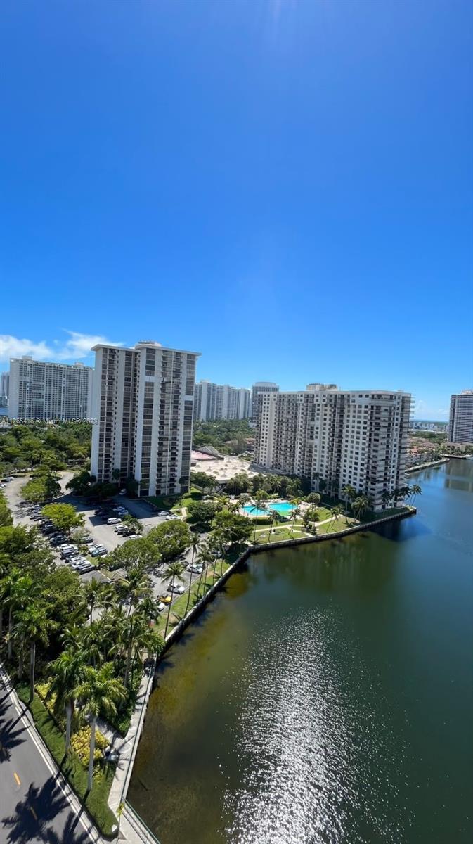 ADMIRALS PORT CONDO-EAST - Residential