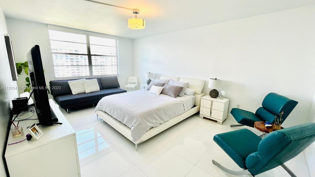 ADMIRALS PORT CONDO-EAST - Residential
