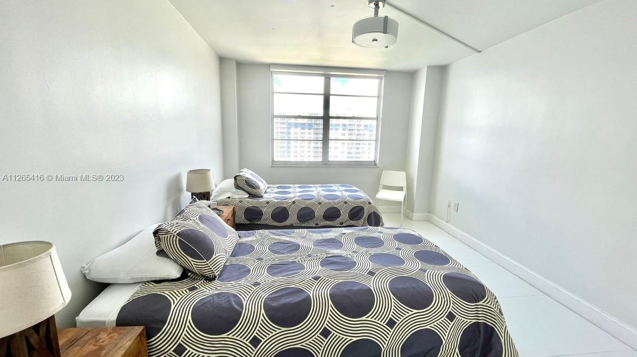 ADMIRALS PORT CONDO-EAST - Residential