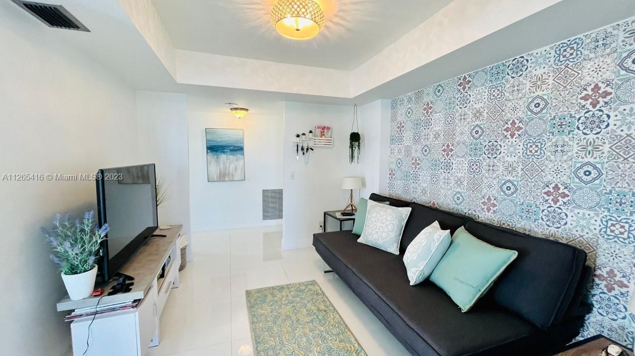 ADMIRALS PORT CONDO-EAST - Residential