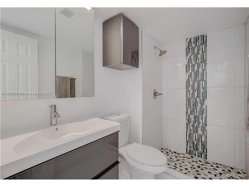 ADMIRALS PORT CONDO-EAST - Residential
