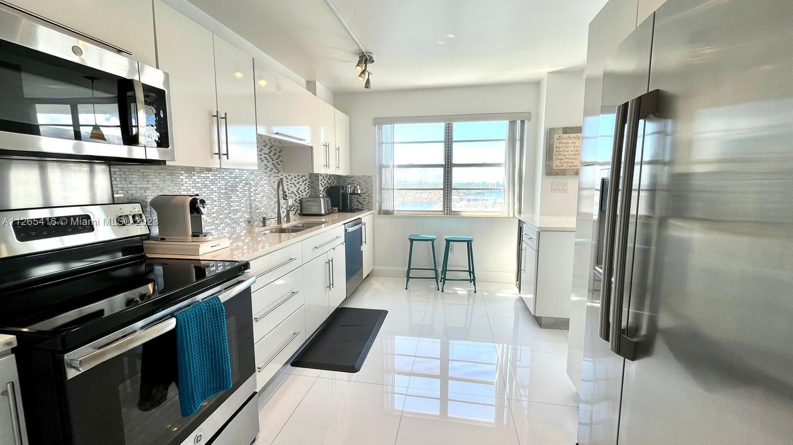 ADMIRALS PORT CONDO-EAST - Residential