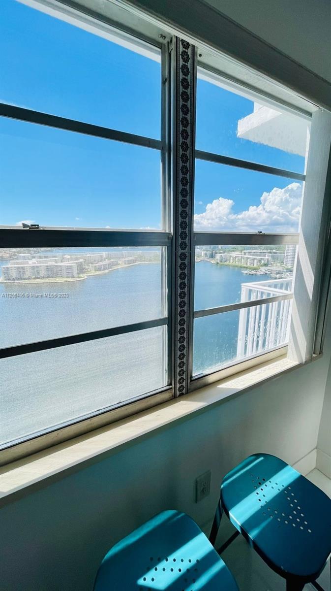 ADMIRALS PORT CONDO-EAST - Residential