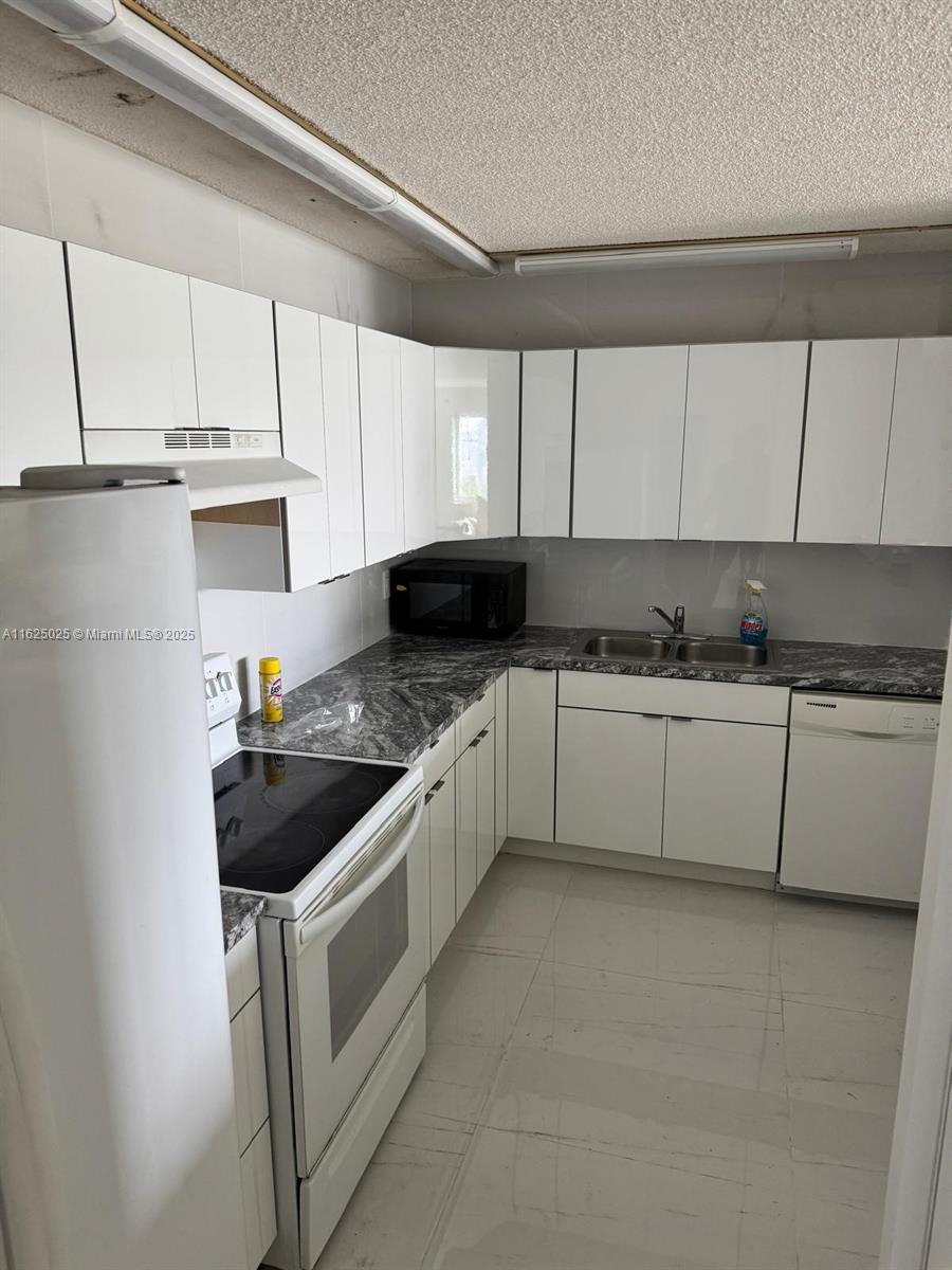 NARANJA LAKES CONDO 5 - Residential