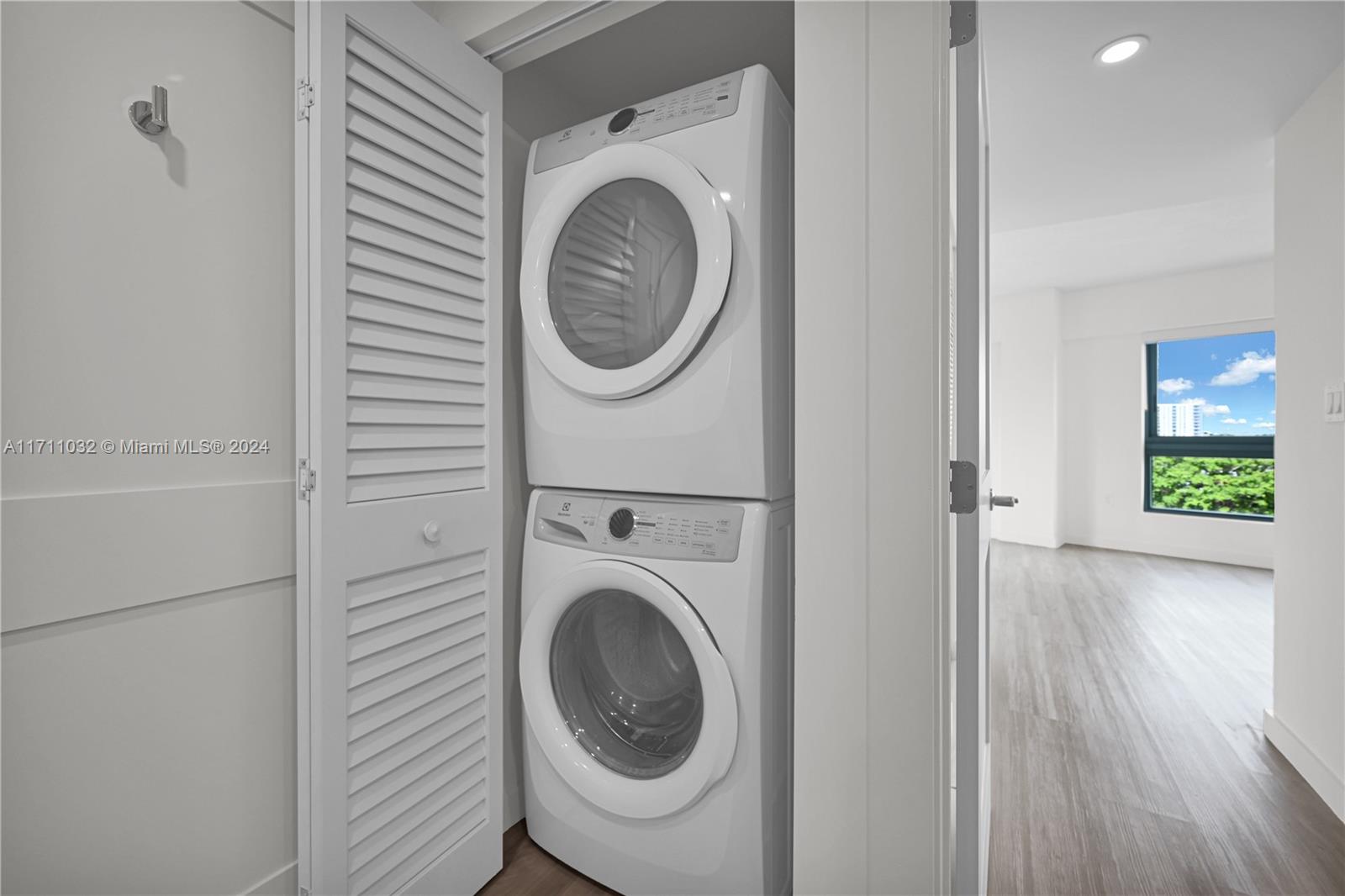 SILVER BLUFF EST SEC C - Residential Lease