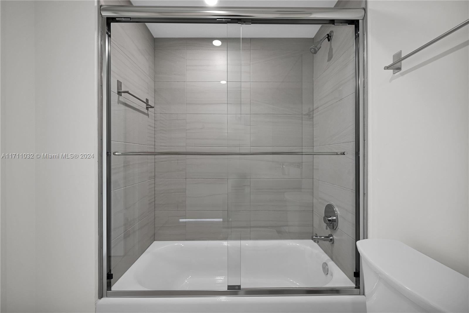 SILVER BLUFF EST SEC C - Residential Lease