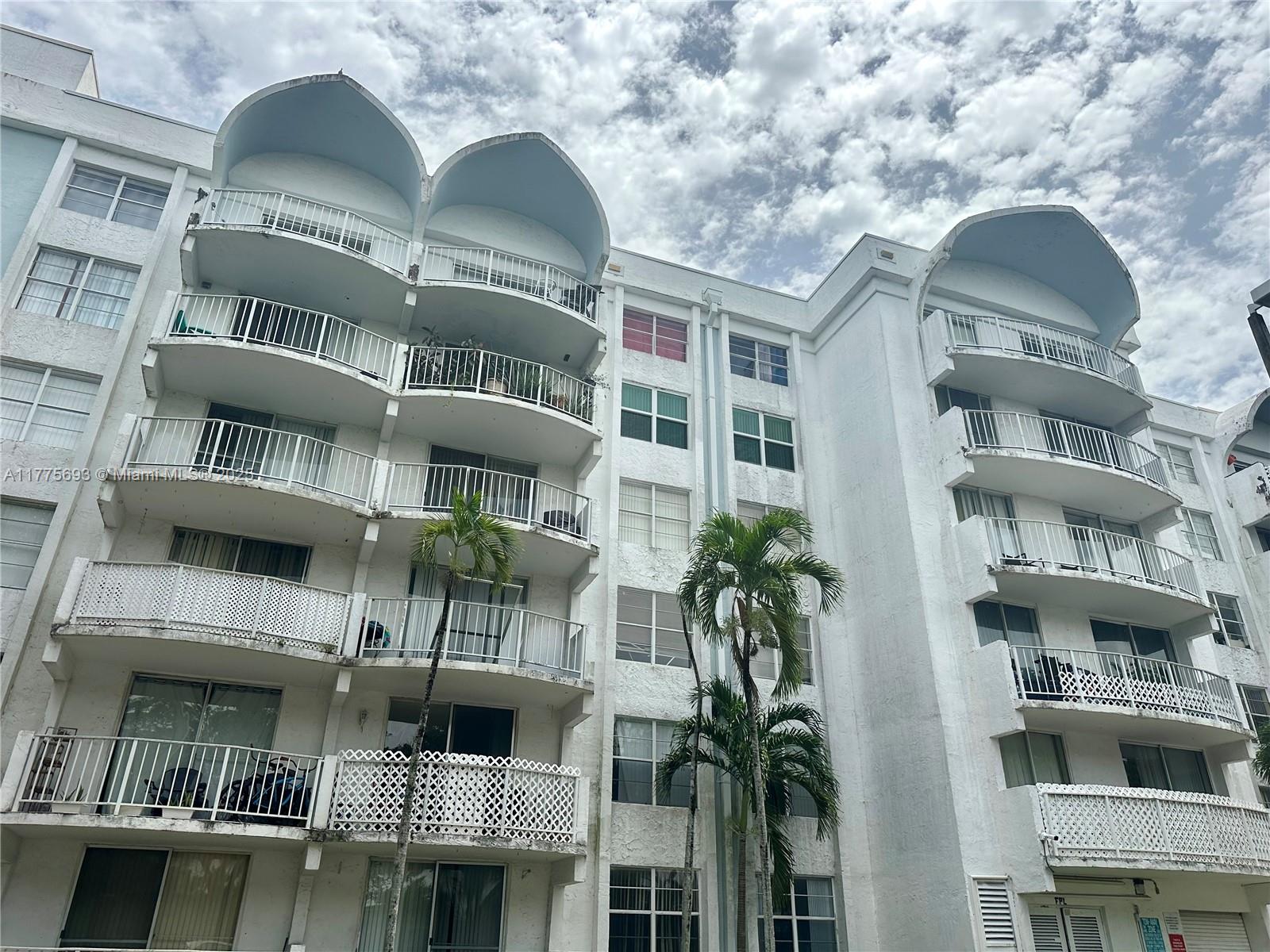2/2 unit in Montecarlo Condo complex. Kitchen with new stainless steel appliances, new AC unit, balcony, tile floors. Pool and gym, designated parking. Easy access to shopping plazas and major highways.