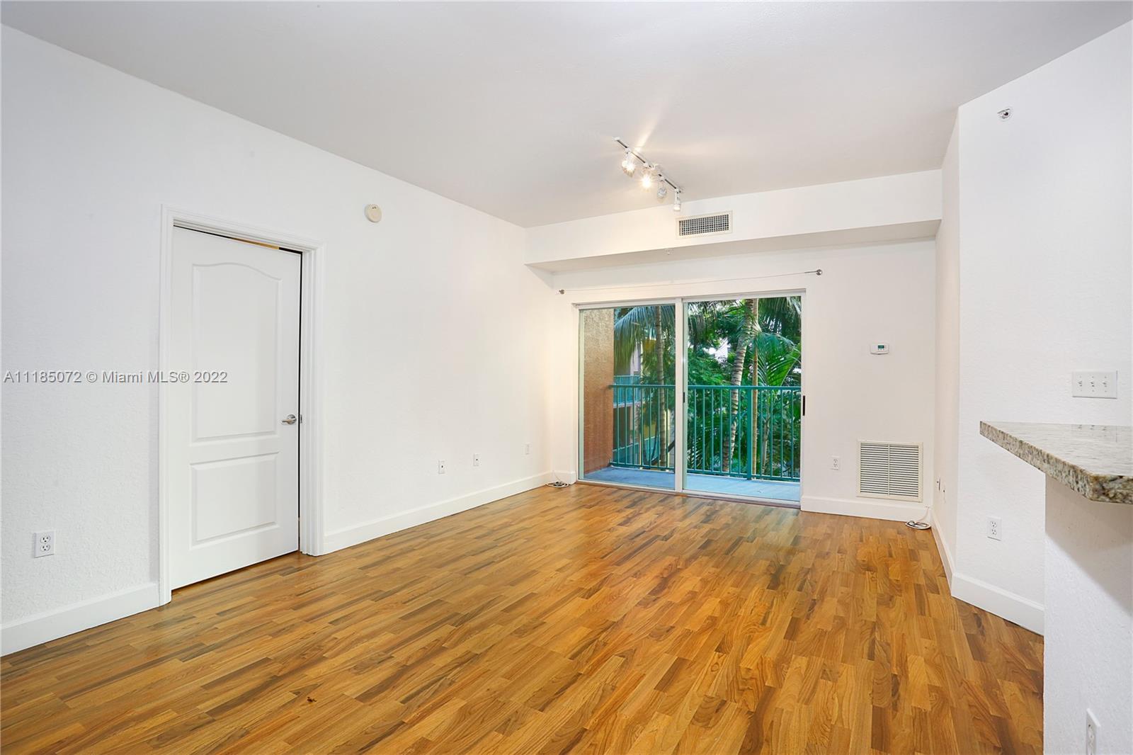 VALENCIA CONDO - Residential