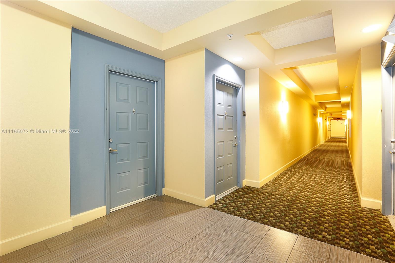 VALENCIA CONDO - Residential