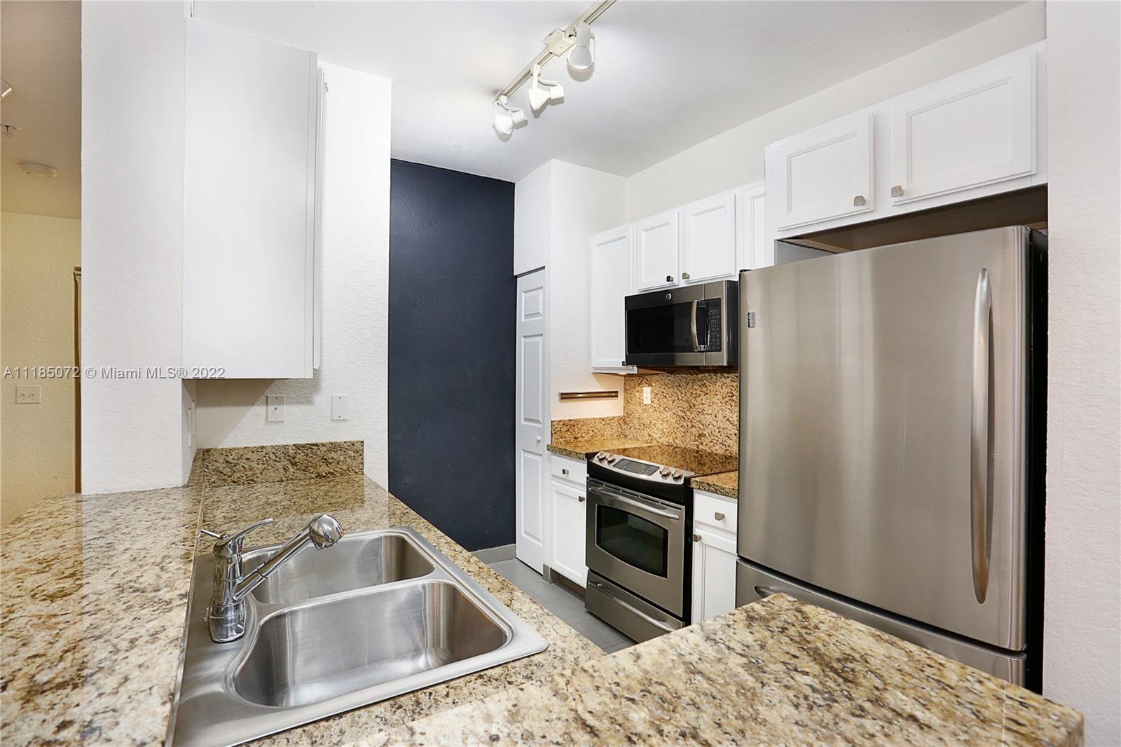 VALENCIA CONDO - Residential