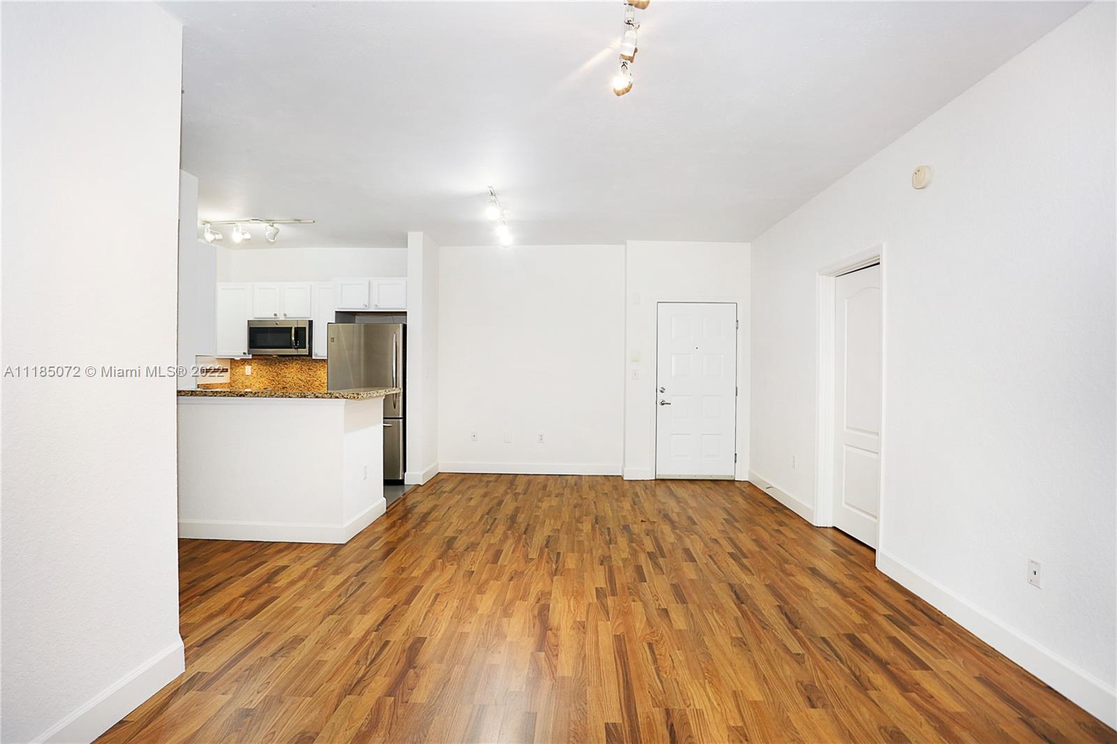 VALENCIA CONDO - Residential