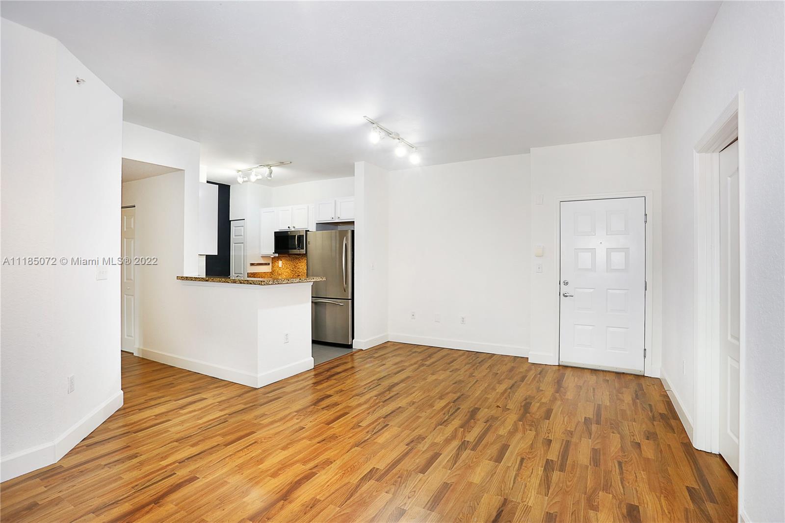 VALENCIA CONDO - Residential