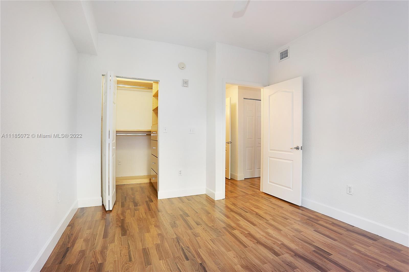 VALENCIA CONDO - Residential