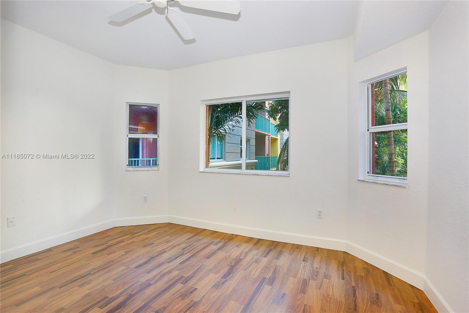 VALENCIA CONDO - Residential